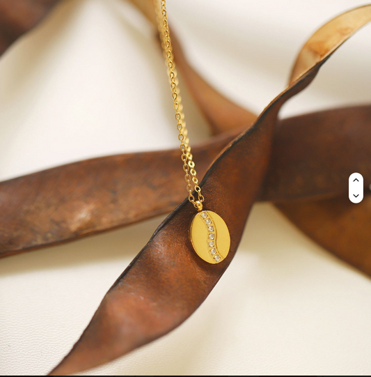 Gold Oval Zircon Pendant Necklace