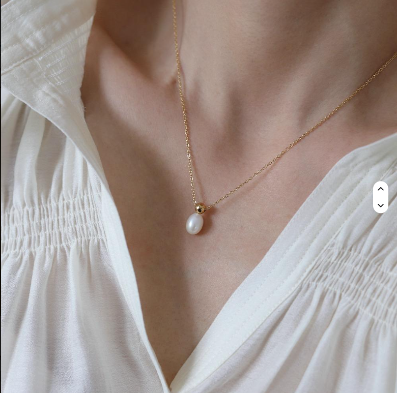 Gold Pearl Pendant Necklace