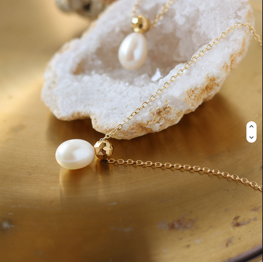 Gold Pearl Pendant Necklace