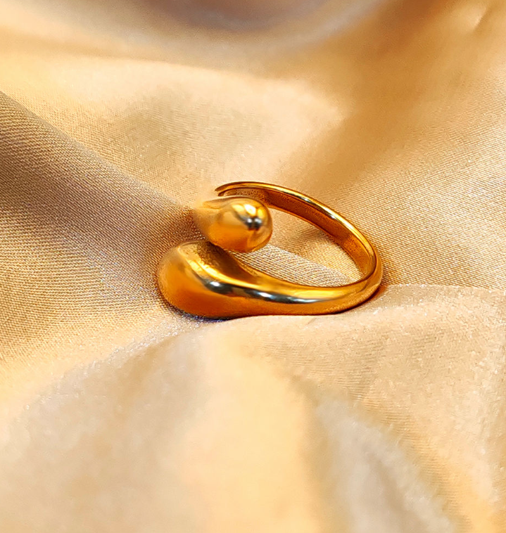 Modern Gold Crossover Ring