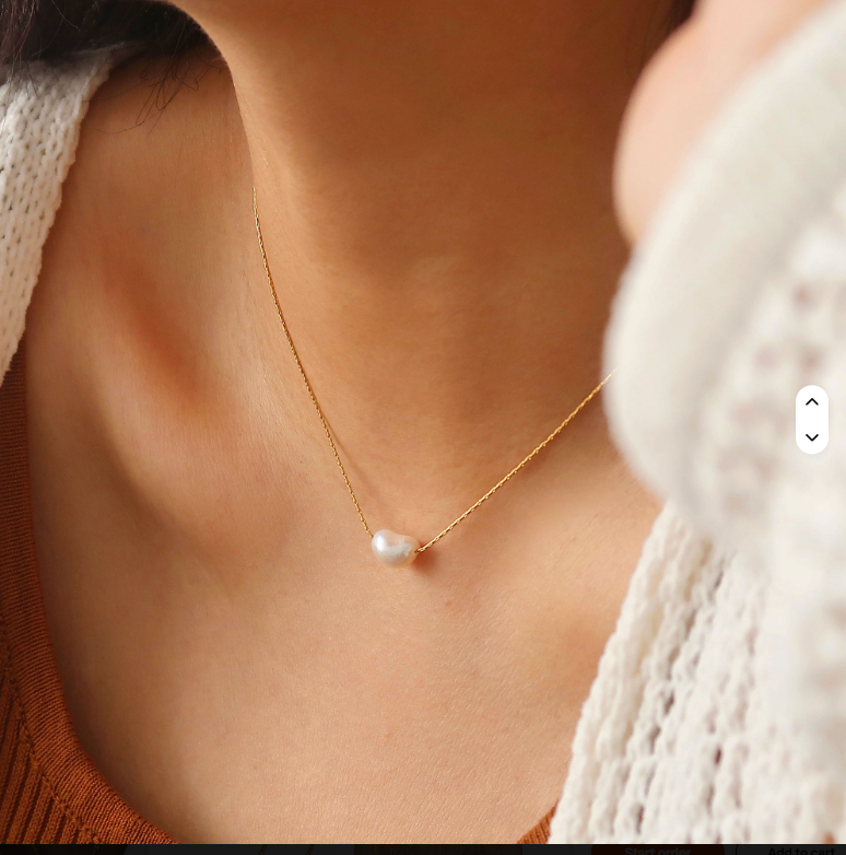 Minimalist Pearl Pendant Necklace