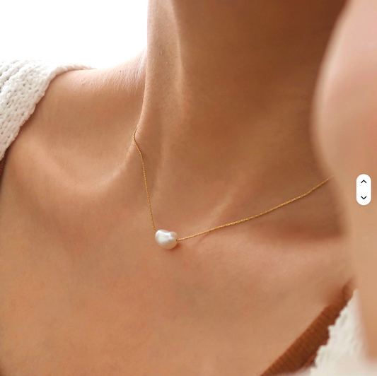 Minimalist Pearl Pendant Necklace